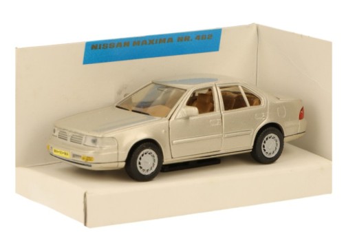 Nissan Maxima 402 1992 gold champagne AHC Models br.jpg