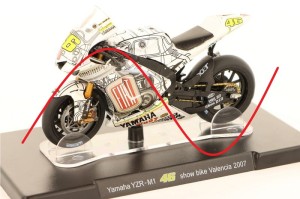 Yamaha YZR-M1 Valentino Rossi 2007 1:18 uszkodzony